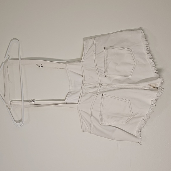 We The Free Strappy Shortalls Overalls Bib White Denim Jean Shorts Cutoff Raw 31 - Picture 12 of 16
